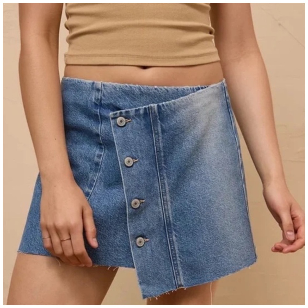 AMERICAN EAGLE • Denim Blue Distressed Asymmetrical Skirt - Picture 2 of 5